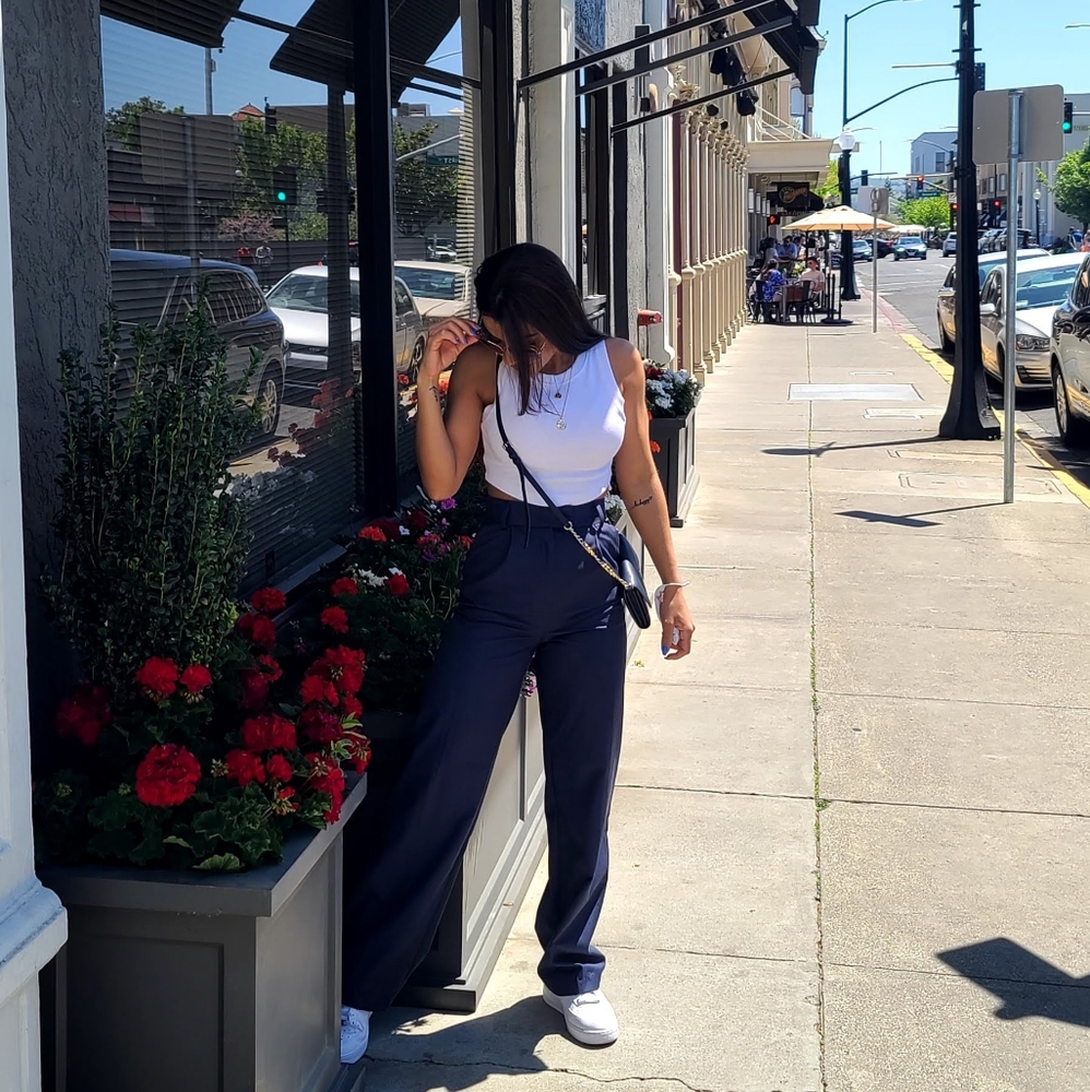 H&M Trousers. Navy blue. Size 2
